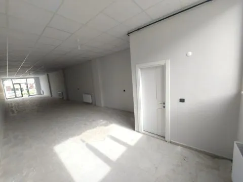 Zirve Emlaktan Gazi Bulvarında Kiralık İşyeri