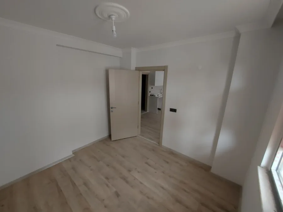 ZİRVE EMLAKTAN ŞEHRİN MERKEZİNDE SATILIK 1+1 DAİRE fotoğraf 3