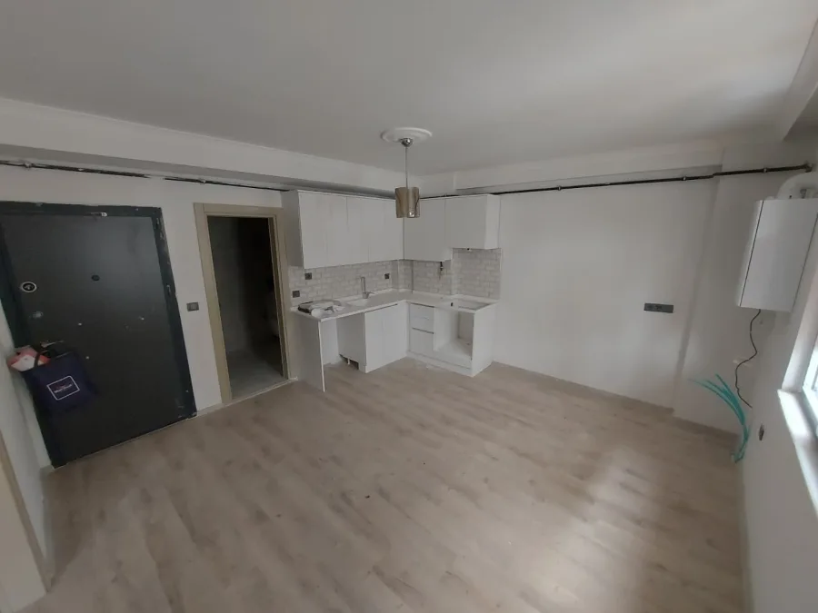 ZİRVE EMLAKTAN ŞEHRİN MERKEZİNDE SATILIK 1+1 DAİRE fotoğraf 4