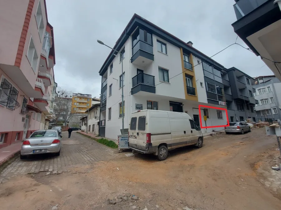 ZİRVE EMLAKTAN ŞEHRİN MERKEZİNDE SATILIK 1+1 DAİRE fotoğraf 2