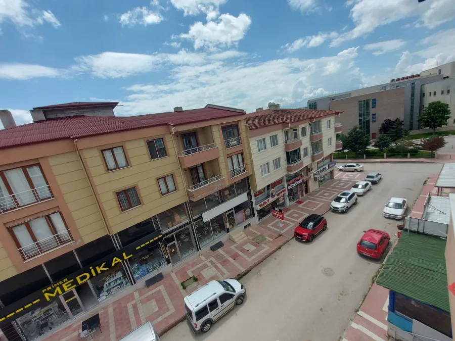 ZİRVE EMLAKTAN DEVLET HASTANESİ YANINDA KİRALIK 3+1 DAİRE fotoğraf 3