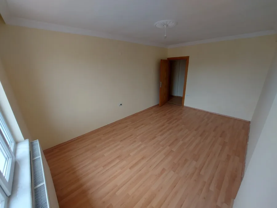 ZİRVE EMLAKTAN DEVLET HASTANESİ YANINDA KİRALIK 3+1 DAİRE fotoğraf 2