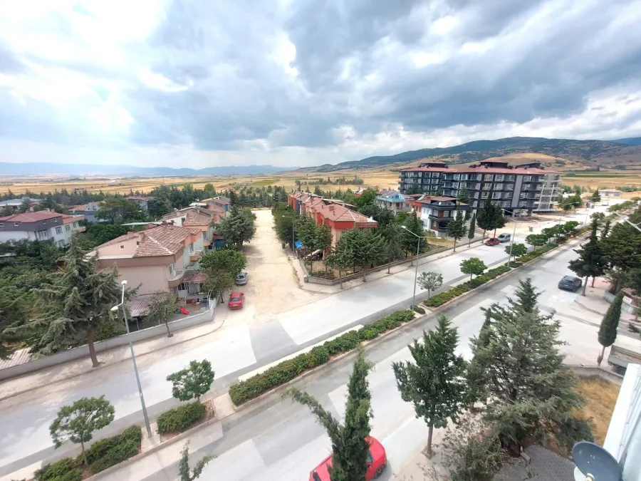 ZİRVE EMLAKTAN YENİ MAH.DE KİRALIK 2+1 DAİRE fotoğraf 3